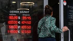 Курс доллара в Сбербанке: покупка и продажа в Кант